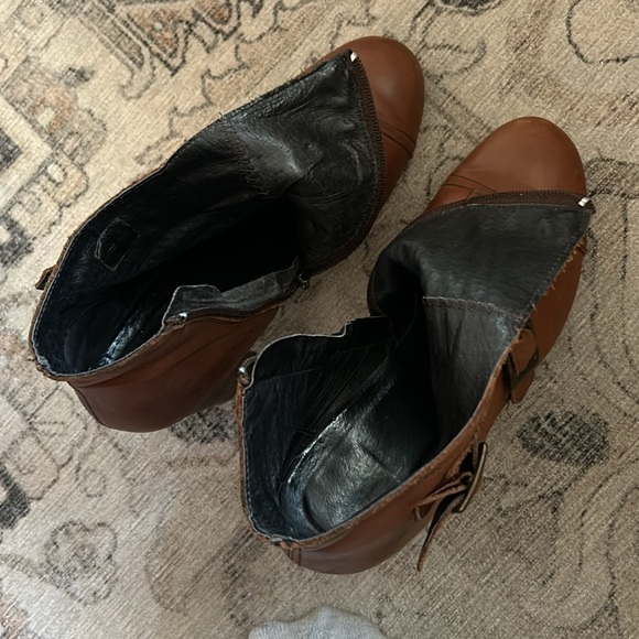 KB Leather Boots - Picture 4 of 5